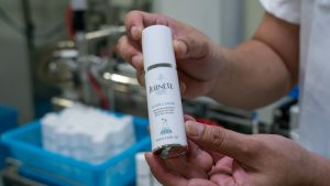 Read more about the article How to Find the Best OEM Skincare Manufacturer for Your Business