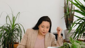 Read more about the article From Kitchen-Table Idea to Skincare Shelf: A Vietnam Founder’s Journey